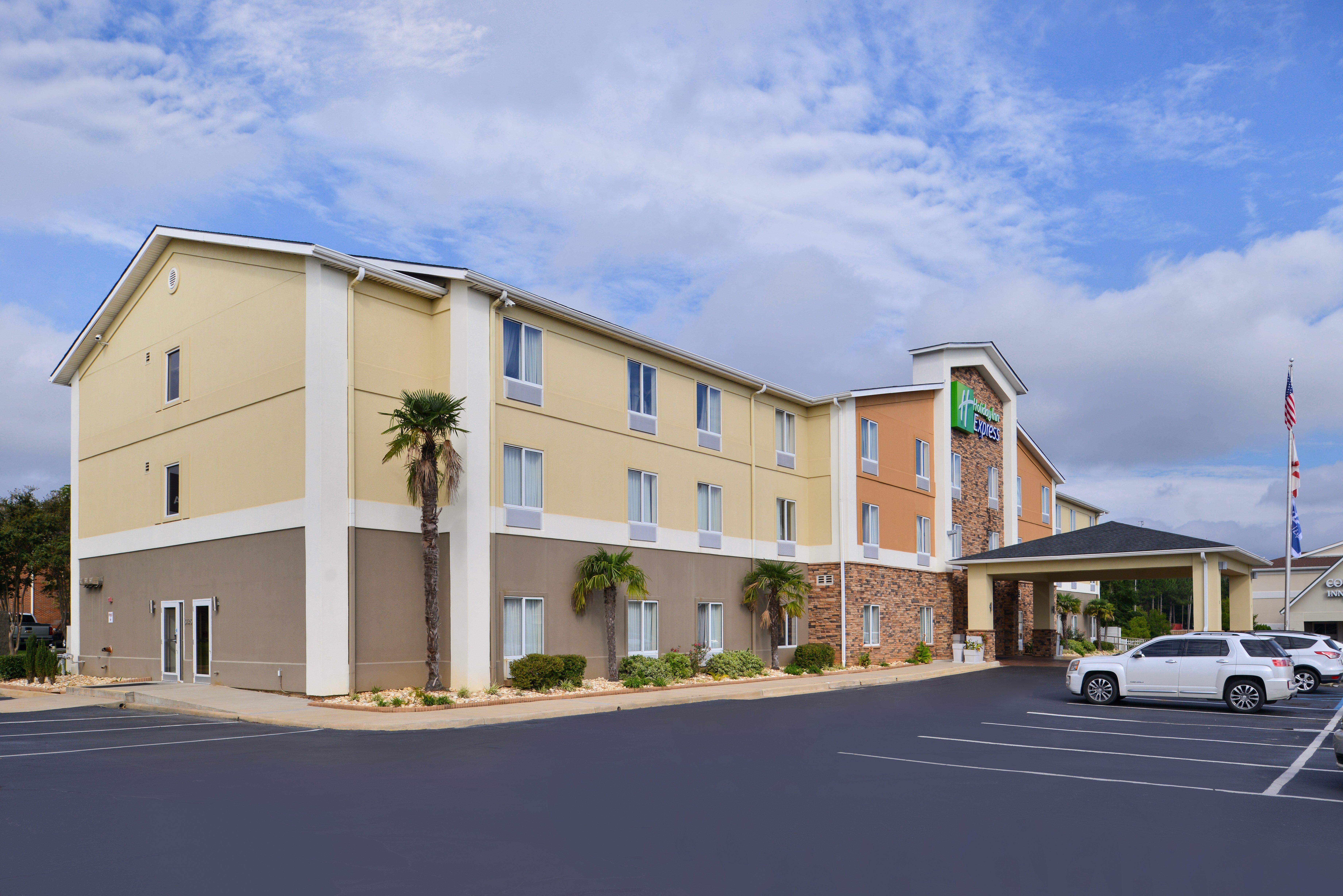 Holiday Inn Express Montgomery East I-85 By Ihg Buitenkant foto